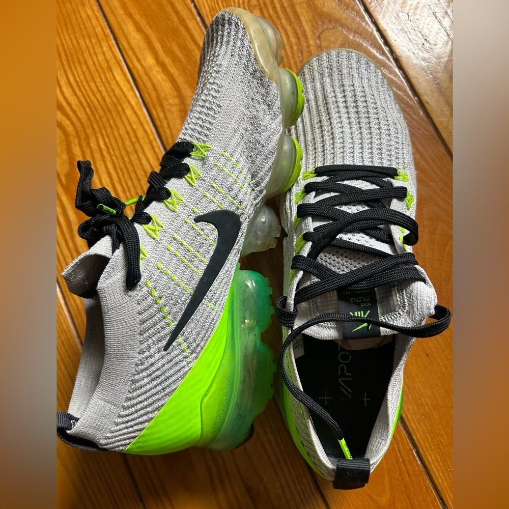 Nike Air Vapormax Flyknit 2 Black/Volt Gray Running Shoes Size 9.5